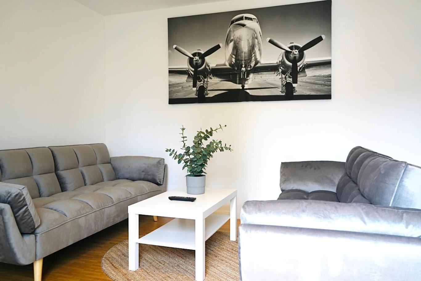 Stilvolles Apartment In Stadtnaehe-Parkplatz- 4 Personen- Balkon วอล์ฟสบวร์ก ภายนอก รูปภาพ