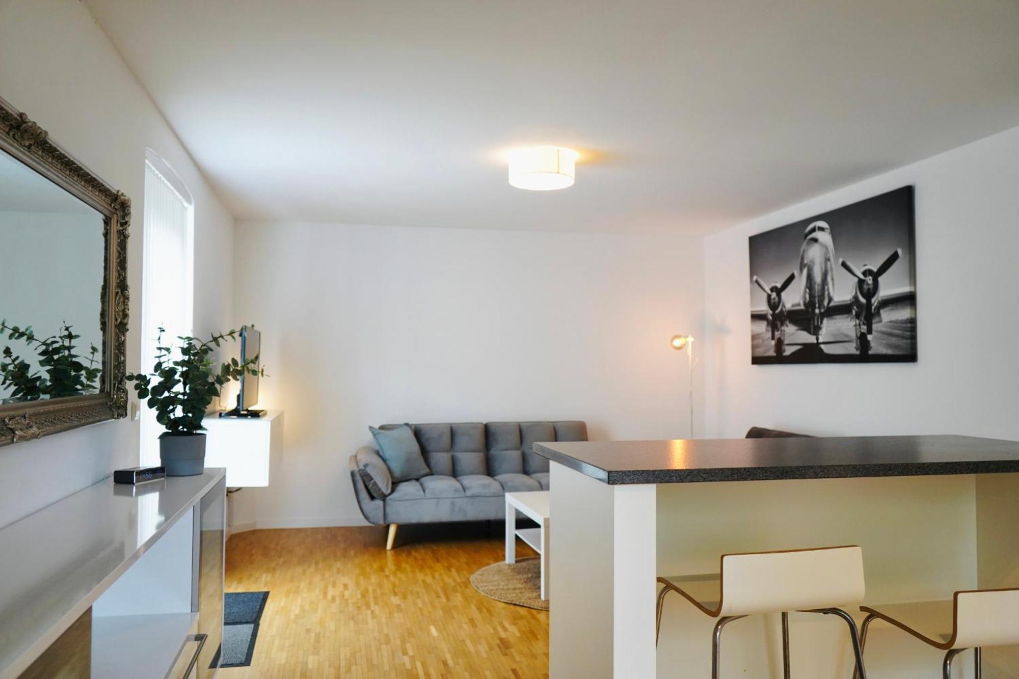 Stilvolles Apartment In Stadtnaehe-Parkplatz- 4 Personen- Balkon วอล์ฟสบวร์ก ภายนอก รูปภาพ