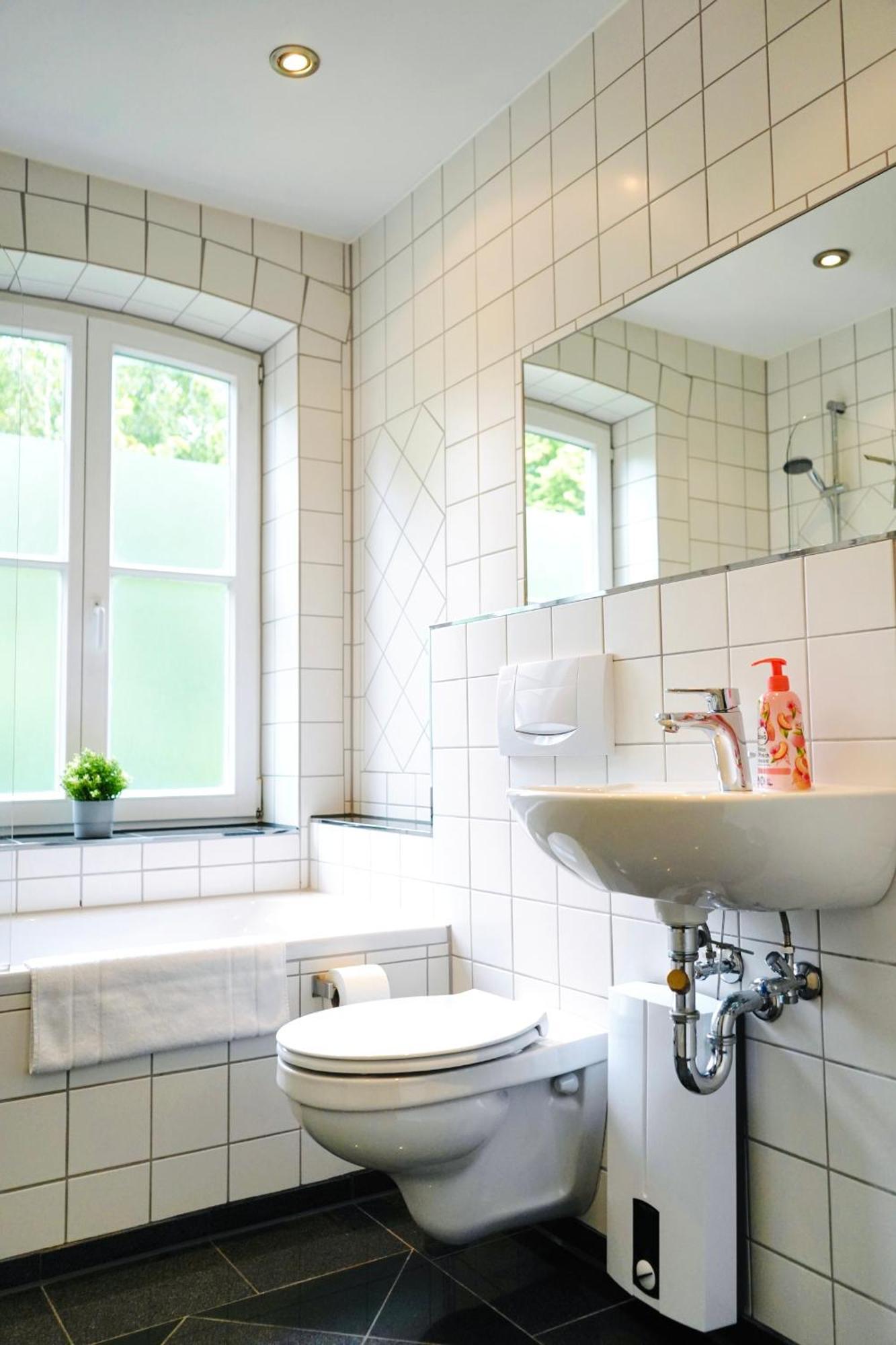 Stilvolles Apartment In Stadtnaehe-Parkplatz- 4 Personen- Balkon วอล์ฟสบวร์ก ภายนอก รูปภาพ
