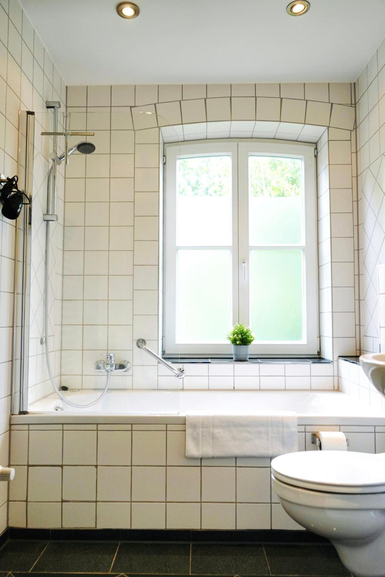 Stilvolles Apartment In Stadtnaehe-Parkplatz- 4 Personen- Balkon วอล์ฟสบวร์ก ภายนอก รูปภาพ